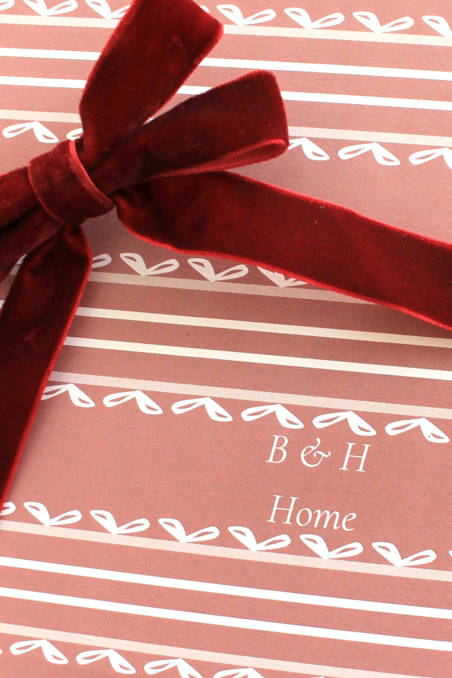 Heirloom Wrapping Paper in Berry | Set of 4